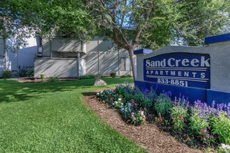Sand Creek Apartments in Bakersfield, CA - Foto de edificio - Building Photo