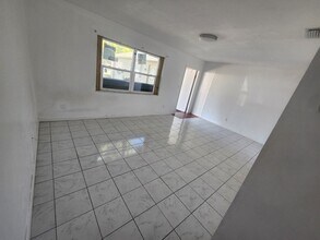 12359 First St in Ft. Myers, FL - Building Photo - Building Photo