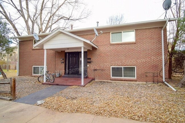 property at 915 James Ct