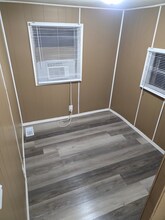 905 W 37th Ave in Hobart, IN - Foto de edificio - Building Photo