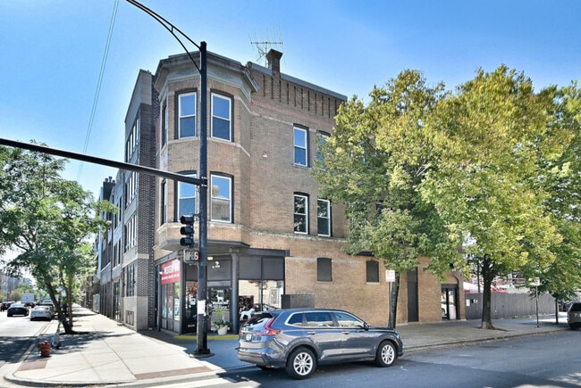 1458 N Western Ave
