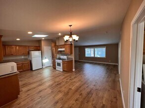 1075 Space Park Way in Mountain View, CA - Building Photo - Building Photo