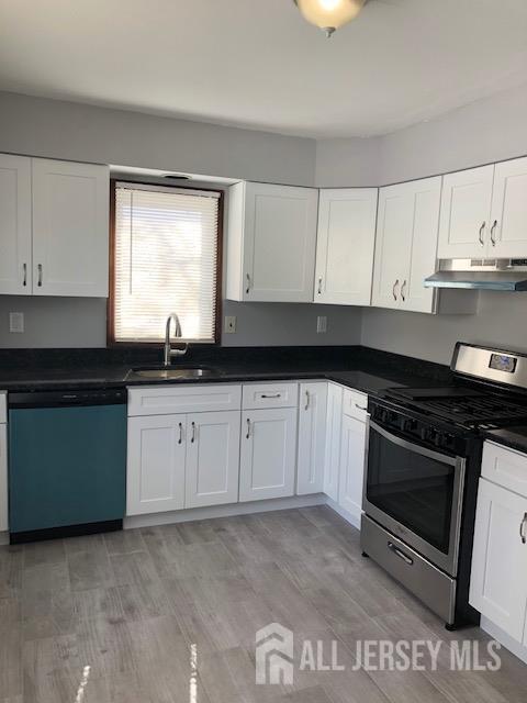 property at 17 Jill Ct