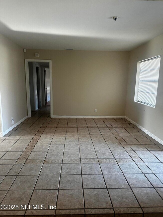 5174 Admiral Dr in Jacksonville, FL - Building Photo - Building Photo