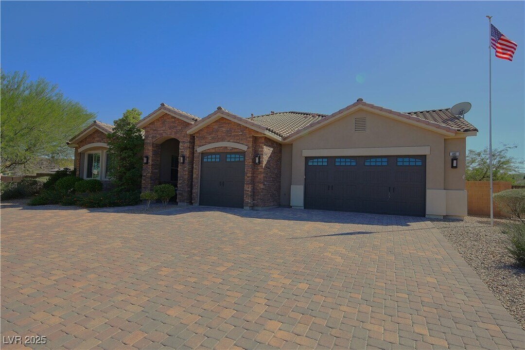 421 Foxhall Rd in Henderson, NV - Building Photo