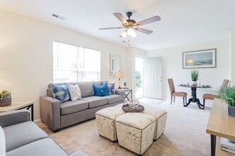 Garden Grove Townhomes in Garden City, SC - Foto de edificio - Building Photo