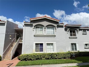 4764 NW 114th Ave in Doral, FL - Foto de edificio - Building Photo