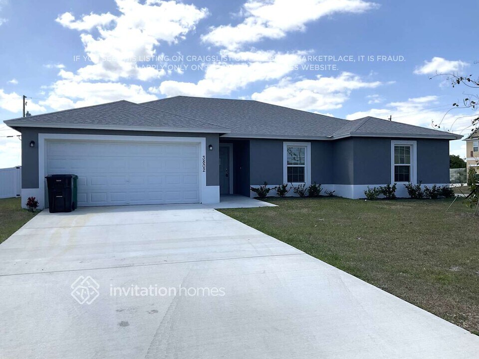 3802 SW Daisy St in Port St. Lucie, FL - Building Photo