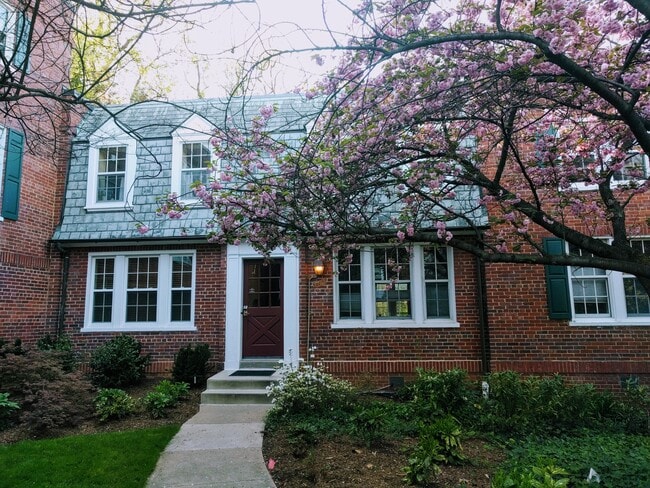 1760 North Rhodes Street in Arlington, VA - Building Photo - Building Photo