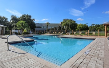 Retreat at Valencia Apartment Homes in Orlando, FL - Foto de edificio - Building Photo