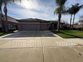 5235 W Nellis Ct in Visalia, CA - Building Photo