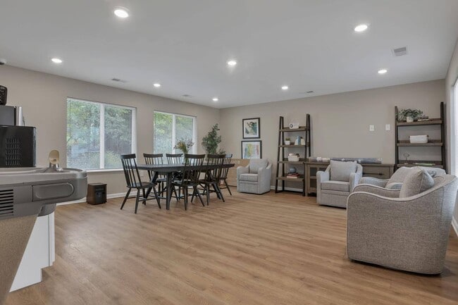 Plumly Townhomes in Barnesville, OH - Foto de edificio - Building Photo