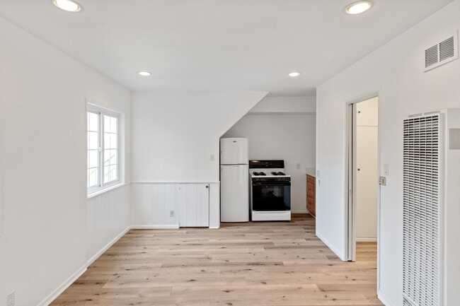 6237 Afton Pl, Unit 1/2 in Los Angeles, CA - Foto de edificio - Building Photo