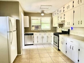 1242 Aster St in Baton Rouge, LA - Building Photo - Building Photo