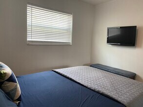 1220 NE 5th Ter, Unit 4 in Fort Lauderdale, FL - Building Photo - Building Photo