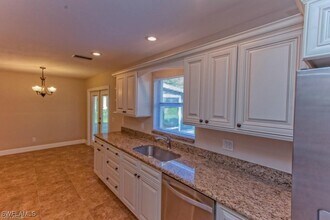 13650 Caribbean Blvd in Ft. Myers, FL - Foto de edificio - Building Photo