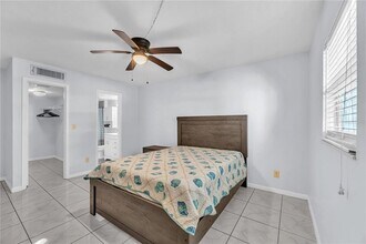 801 Russell Ln in Brandon, FL - Building Photo - Building Photo