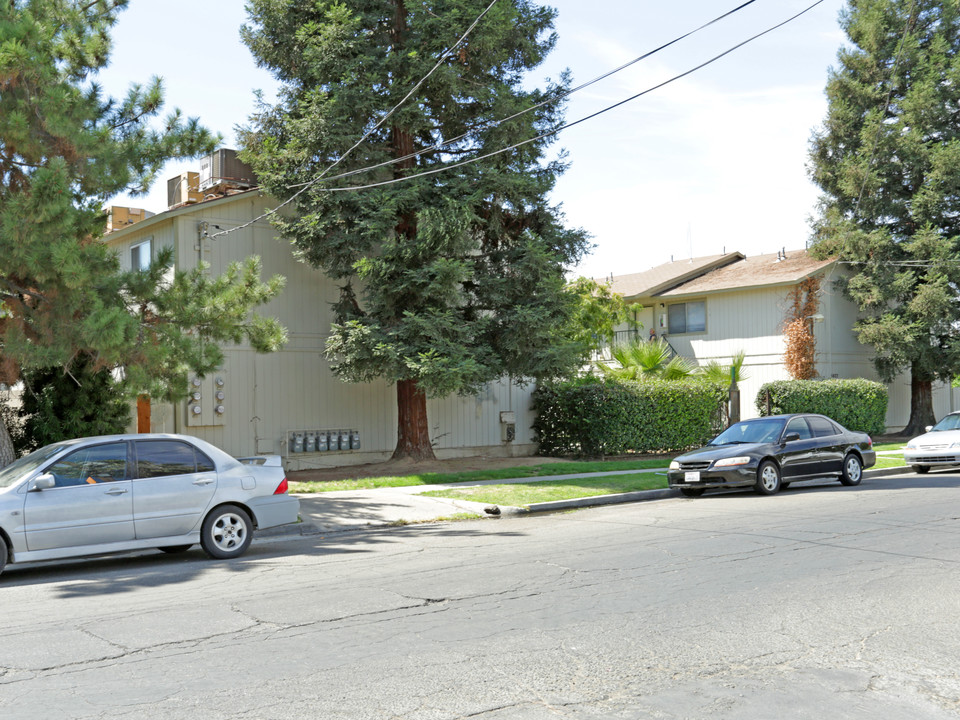 4422 E Sierra Madre Ave in Fresno, CA - Building Photo