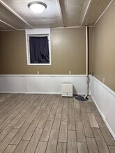 221 W 9th Ave, Unit 2 Bedroom Apt in Mitchell, SD - Building Photo - Building Photo