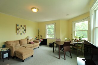 72 Summit Ave in Brookline, MA - Foto de edificio - Building Photo