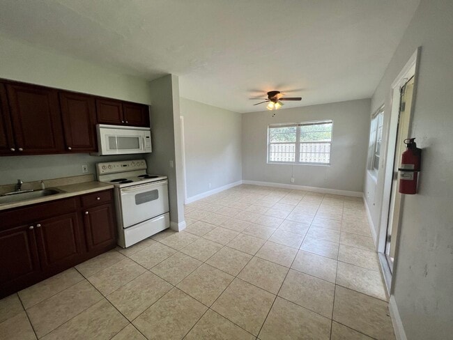 4820 Maine St in Lake Worth Beach, FL - Building Photo - Building Photo