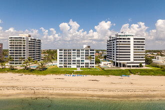 Wiltshire House in Highland Beach, FL - Foto de edificio - Building Photo