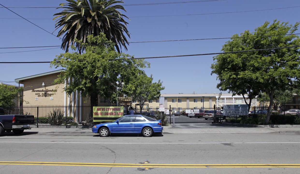 Bermuda Gardens in San Leandro, CA - Foto de edificio