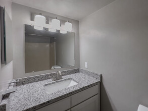 Carolanne Terrace Apartments in Virginia Beach, VA - Building Photo - Interior Photo