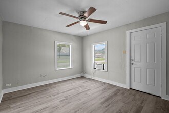 331 9th St N in Texas City, TX - Building Photo - Building Photo