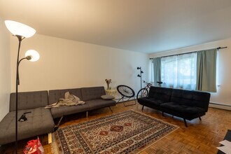 717 Emerson St. in Evanston, IL - Building Photo - Interior Photo