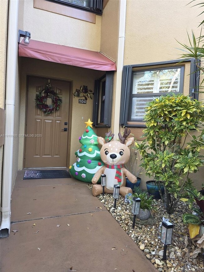 15529 Miami Lakeway N in Hialeah, FL - Building Photo - Building Photo