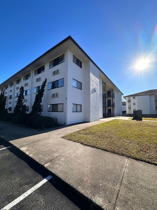 452 Racine Dr in Wilmington, NC - Building Photo - Building Photo