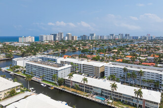 Westchester House in Fort Lauderdale, FL - Building Photo - Building Photo