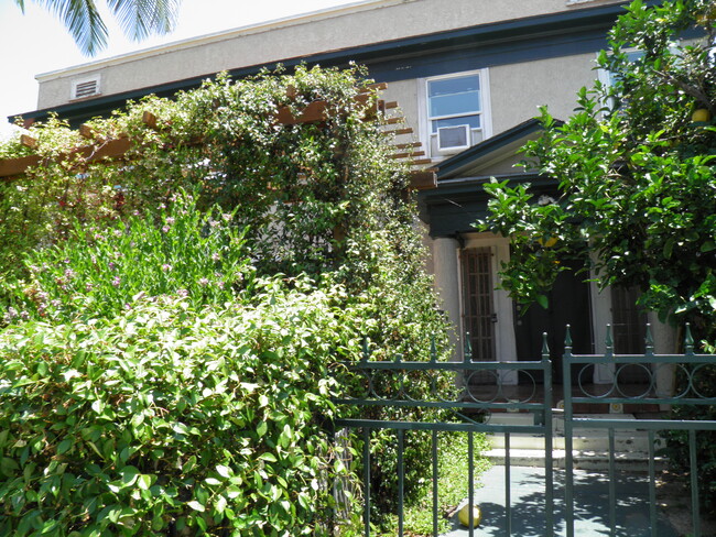 1096 West Blvd, Unit 1096 West Front unit in Los Angeles, CA - Building Photo - Building Photo