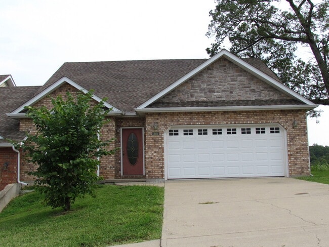 315 Carmel Valley Way in St. Robert, MO - Building Photo - Building Photo