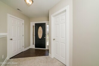 9808 Brooks Bend Rd in Louisville, KY - Building Photo - Building Photo
