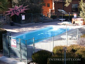 212 Creekside Cir in Prescott, AZ - Foto de edificio - Building Photo