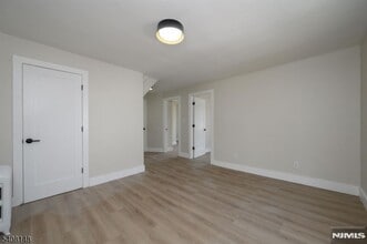 35 Amsterdam Ave in Teaneck, NJ - Building Photo - Building Photo