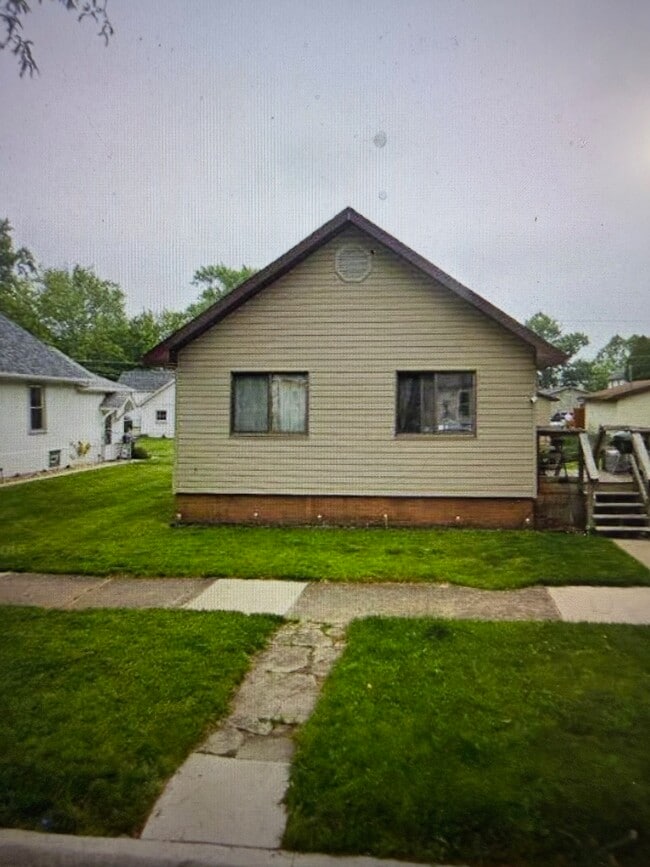 property at 372 N Wabash Ave