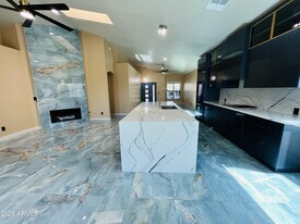 8709 E Gail Rd in Scottsdale, AZ - Building Photo