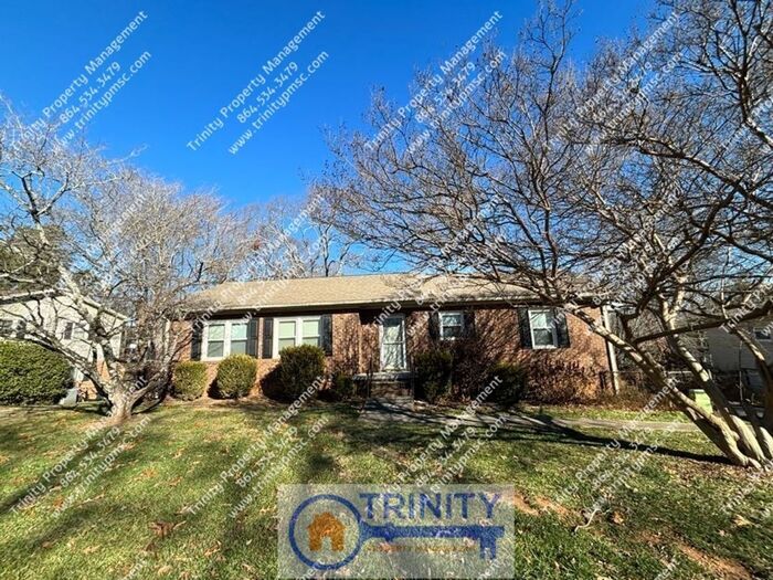 706 W Lee Rd in Taylors, SC - Building Photo