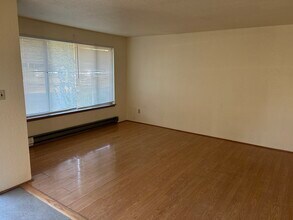 9320 33rd Ave S in Lakewood, WA - Foto de edificio - Building Photo