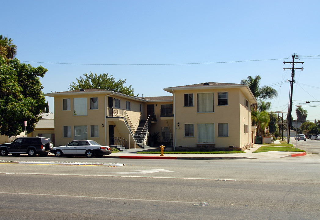 8252 Rosemead Blvd in Pico Rivera, CA - Foto de edificio