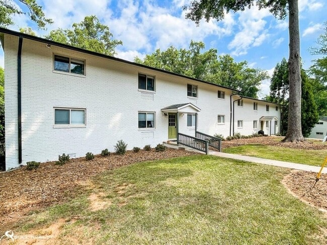 property at 711 Oakview Rd