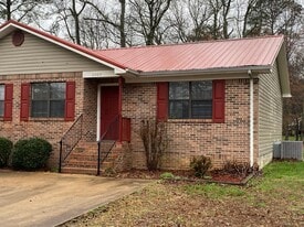 3004 Trewhitt Rd SE in Cleveland, TN - Building Photo
