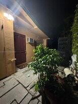 89xx SW 83rd St in Miami, FL - Building Photo