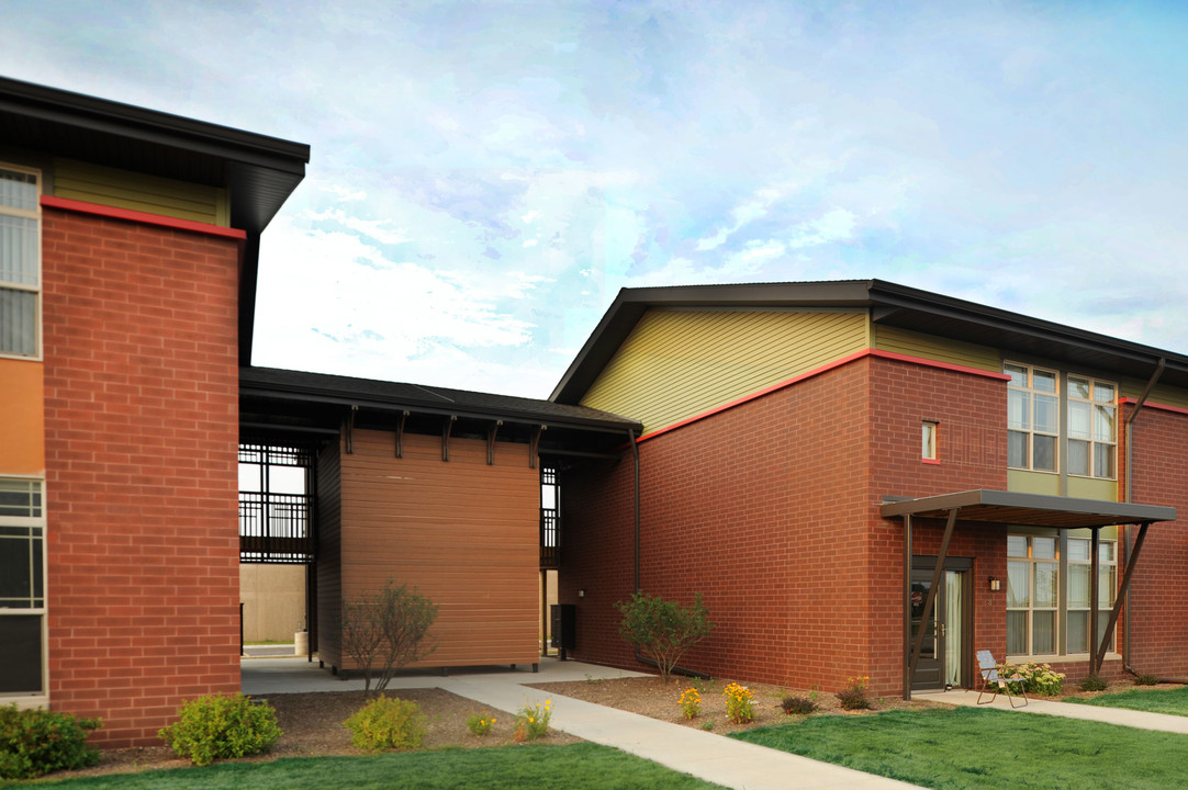 West Heights Townhomes in Clinton, IA - Building Photo