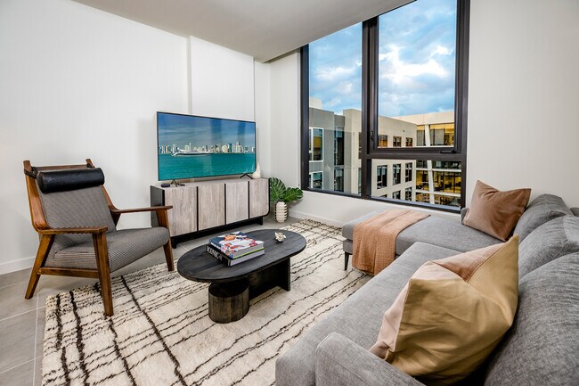 311 NW 31st St, Unit A1 in Miami, FL - Building Photo - Building Photo