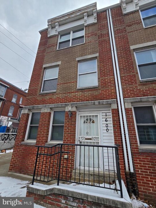 1600 W Diamond St in Philadelphia, PA - Building Photo