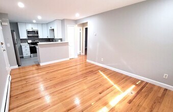 133 Warren St, Unit 5 in Watertown, MA - Building Photo - Building Photo